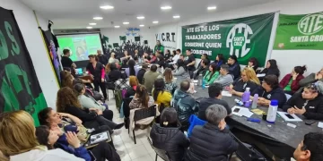 plenario de conducción en la sede del Consejo Directivo Provincial