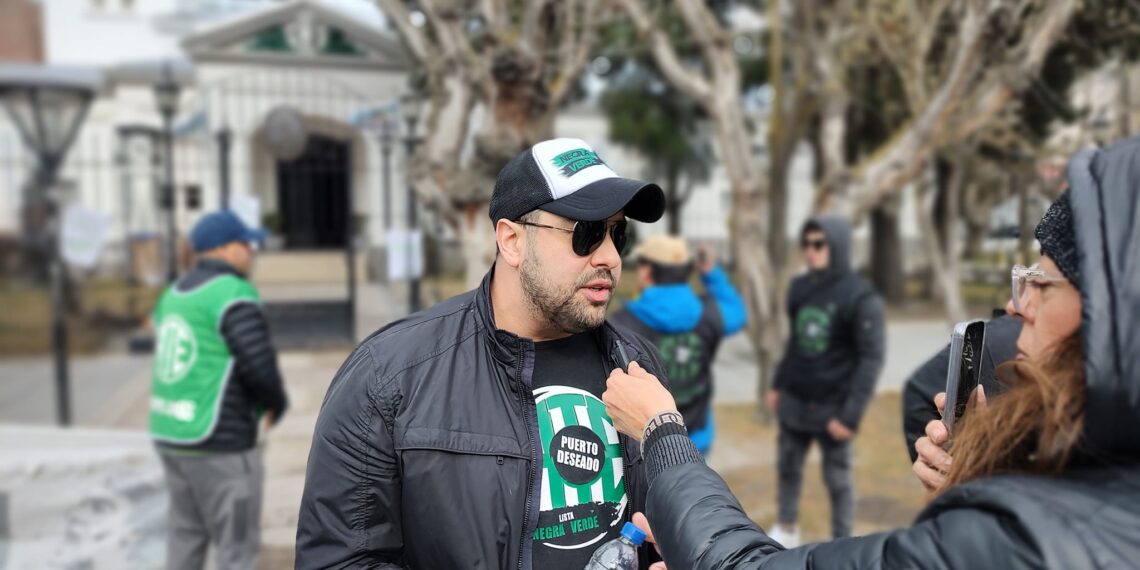 ATE SANTA CRUZ realizó Movilización hacia casa de Gobierno exigiendo Aumento Salarial y contra las políticas de Milei