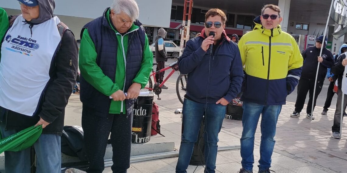 Radio abierta en caleta olivia