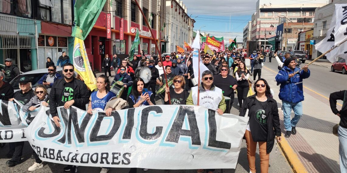 El Frente sindical exige aumento salarial urgente: 'Ningún Estatal Pobre'