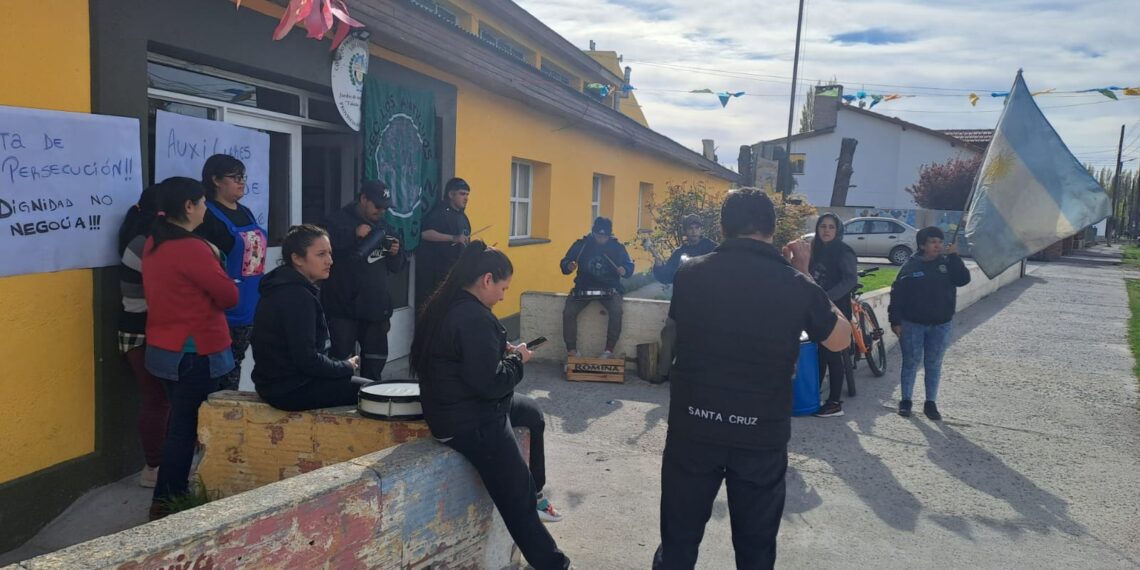 ATE permanece pacíficamente en el Jardín N°25 de Los Antiguos