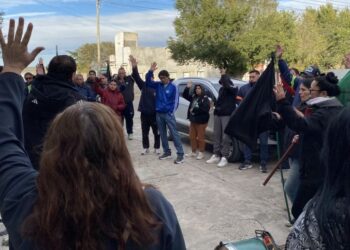 Ante la falta de aumento, los despidos y descuentos, ATE Puerto Deseado continua de paro