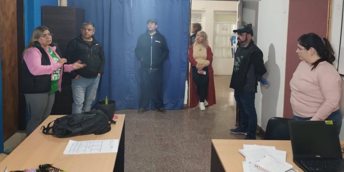 Compañeros y compañeras dirigentes de ATE Las Heras recorren los sectores de trabajo
