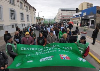 ATE Santa Cruz participó de la multitudinaria movilización realizada en Río Gallegos con un mensaje claro y contundente: NO A LA REFORMA LABORAL ESCLAVISTA.