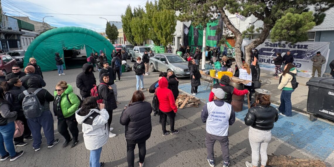 Paro de ATE Santa Cruz por la apertura de paritarias y aumento salarial