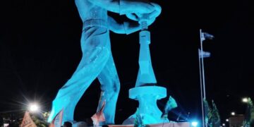 ATE Caleta Olivia llevo adelante sus reclamos con una colorida marcha de antorchas