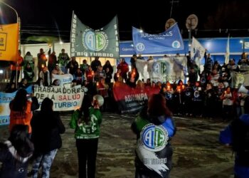 ATE hizo sentir su reclamo con una marcha de antorchas en la Cuenca Carbonífera
