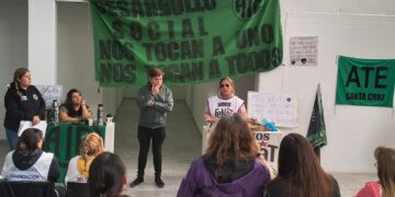 En Caleta Olivia, ATE y CTA-A paralizan santa cruz: 72 horas de paro por salarios congelados, despidos y una provincia sin respuestas