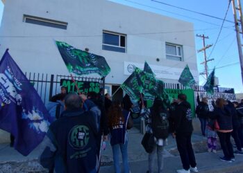 En Caleta Olivia, el paro de ATE es superior al 90 por ciento y siguen las manifestaciones para que se abran las paritarias