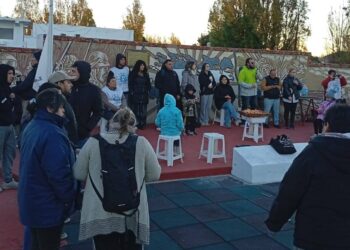 ATE Los Antiguos marcho junto a otros sectores exigiendo aumento salarial y apertura de paritarias YA!
