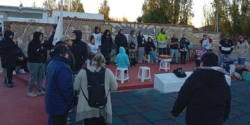 ATE Los Antiguos marcho junto a otros sectores exigiendo aumento salarial y apertura de paritarias YA!