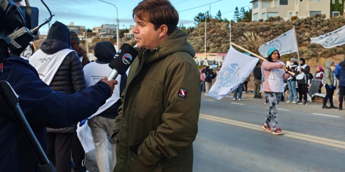 Walter Robledo: “No vamos a permitir que el Gobierno nos haga convivir con la crisis social”