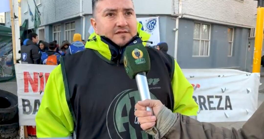 Gustavo Saldivia en el Ministerio de economía: “nos vamos a retirar de aquí con una fecha de paritarias”