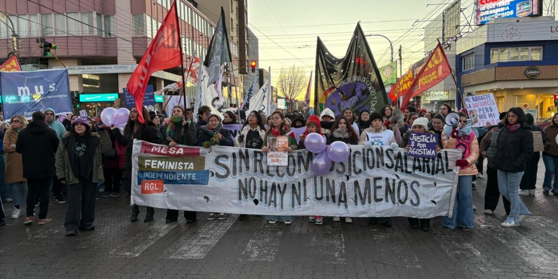 ATE marchó en Río Gallegos a 11 años del Ni Una Menos