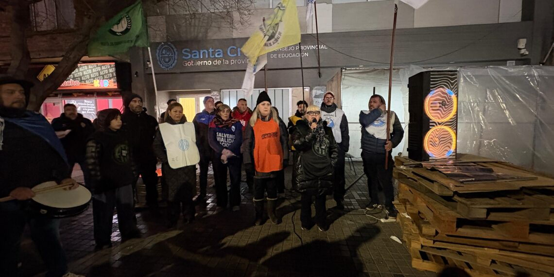 ATE Santa Cruz y la CTA Autónoma marcharon junto al Frente Sindical para exigir salarios acordes al costo de vida