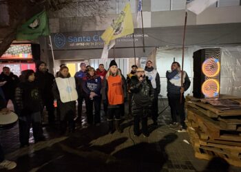 ATE Santa Cruz y la CTA Autónoma marcharon junto al Frente Sindical para exigir salarios acordes al costo de vida